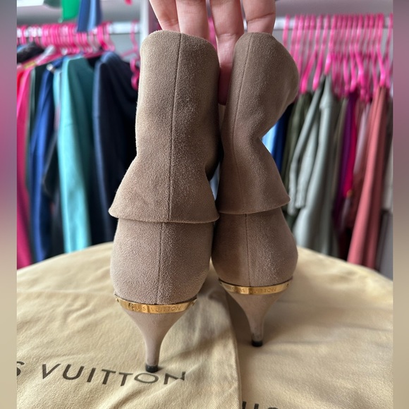 Louis Vuitton Suede Ankle Boots size 38 - Picture 4 of 8